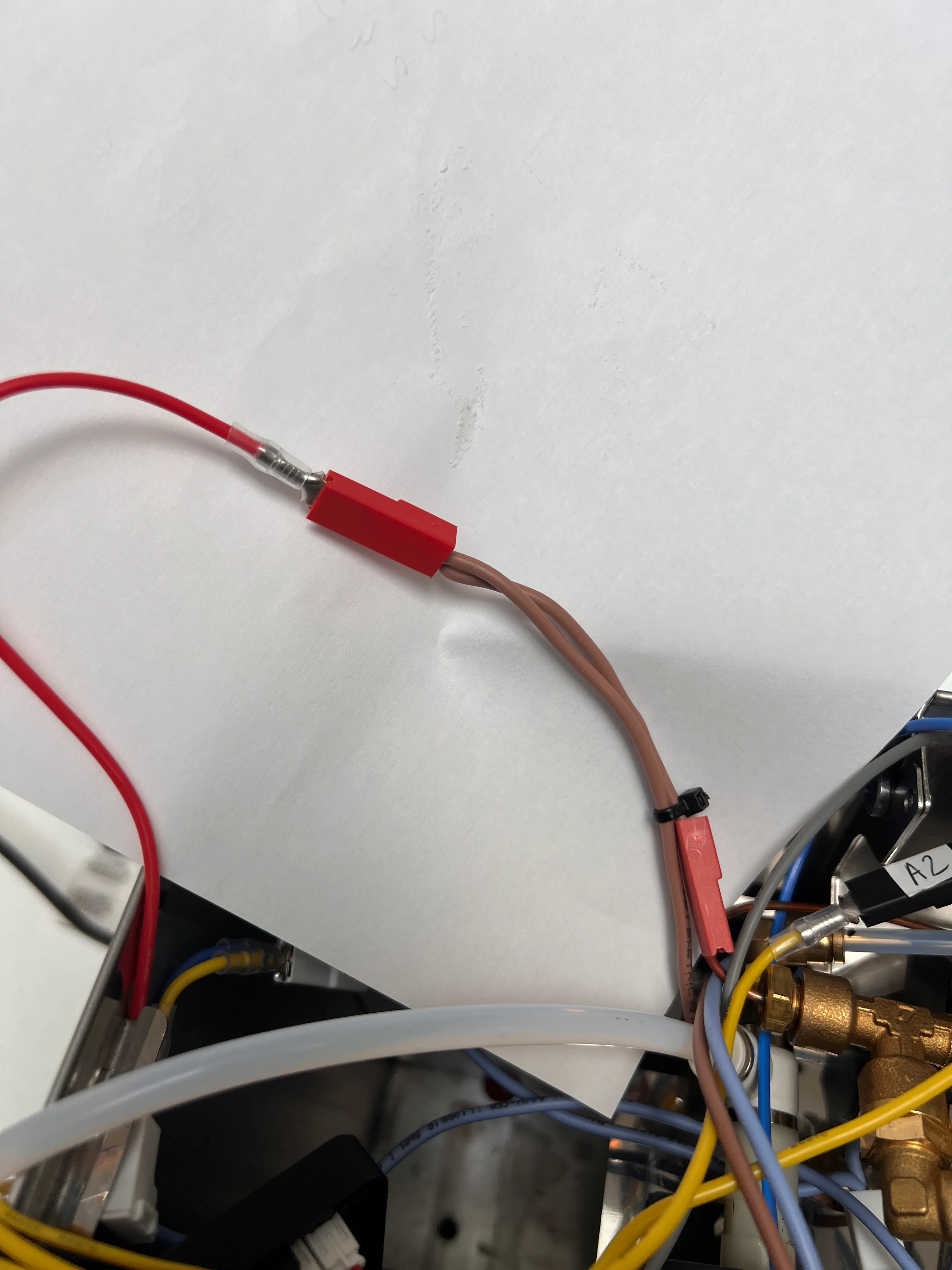 Red V kit cable plugged into the female Faston freed from the Steam button (other end of that wire is on the 3WV phase terminal)